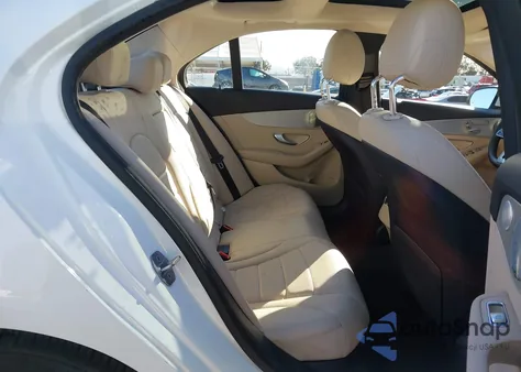 2019 Mercedes-Benz C 300 z USA, uszkodzony, nr VIN 55SWF8DB9KU288770